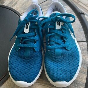 Nike Kids Shoes in Teal and White